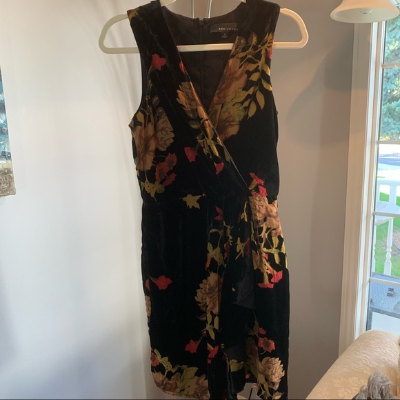 Beautiful Adelyn Rae velvet dress - Picture 2 of 3